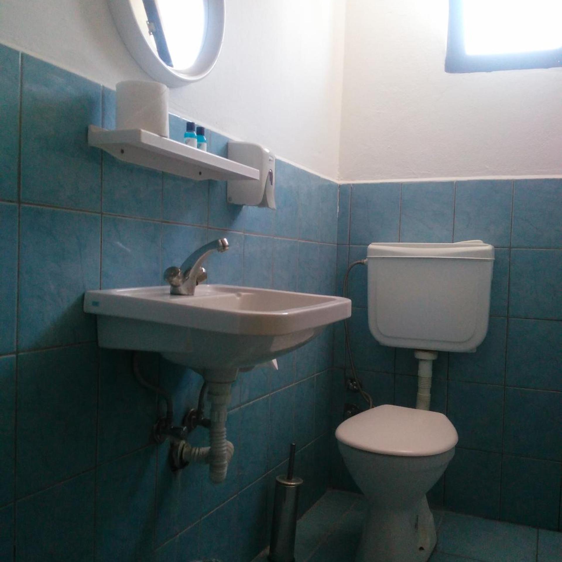 Ugur Hotel 33/35
