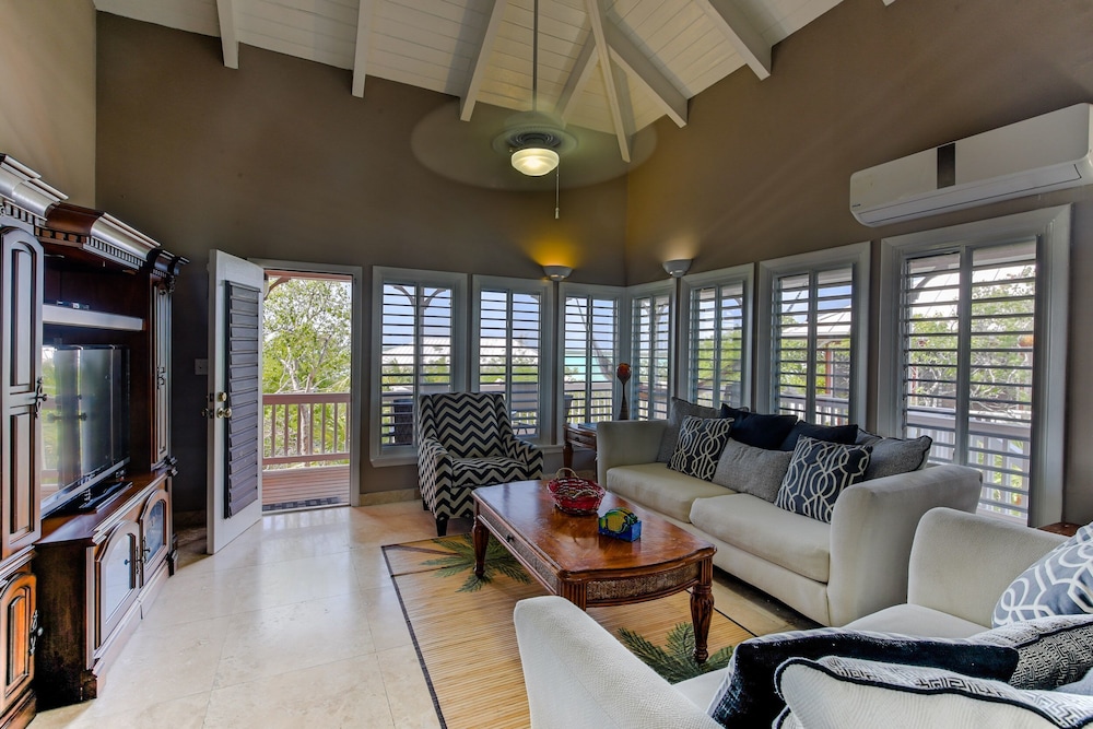 Neptune Villas 54/74