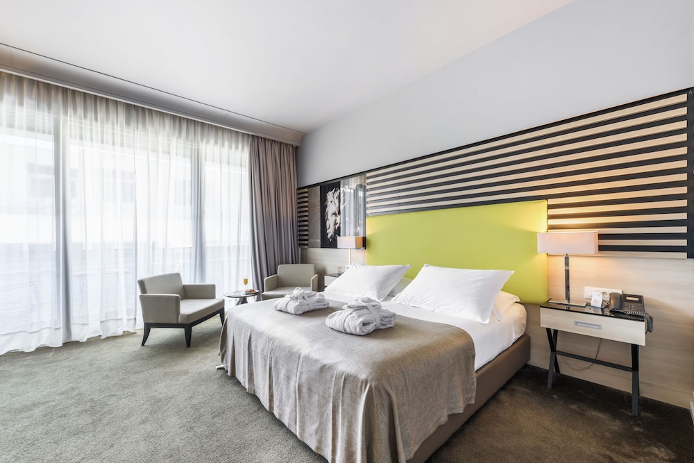 Executive, Double Bed, Balcony, Lero Hotel 4/8