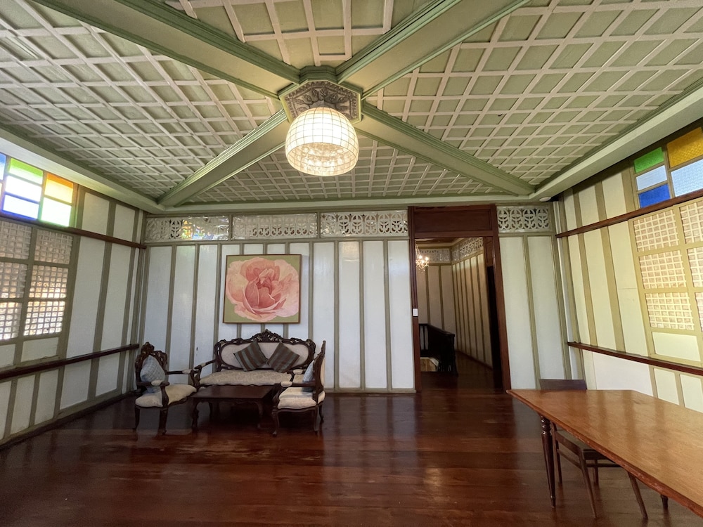 Las Casas Filipinas De Acuzar 33/50