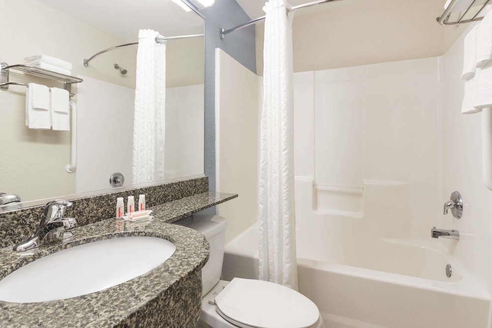 Microtel Inn & Suites by Wyndham Spring Hill/Weeki Wachee 6/30