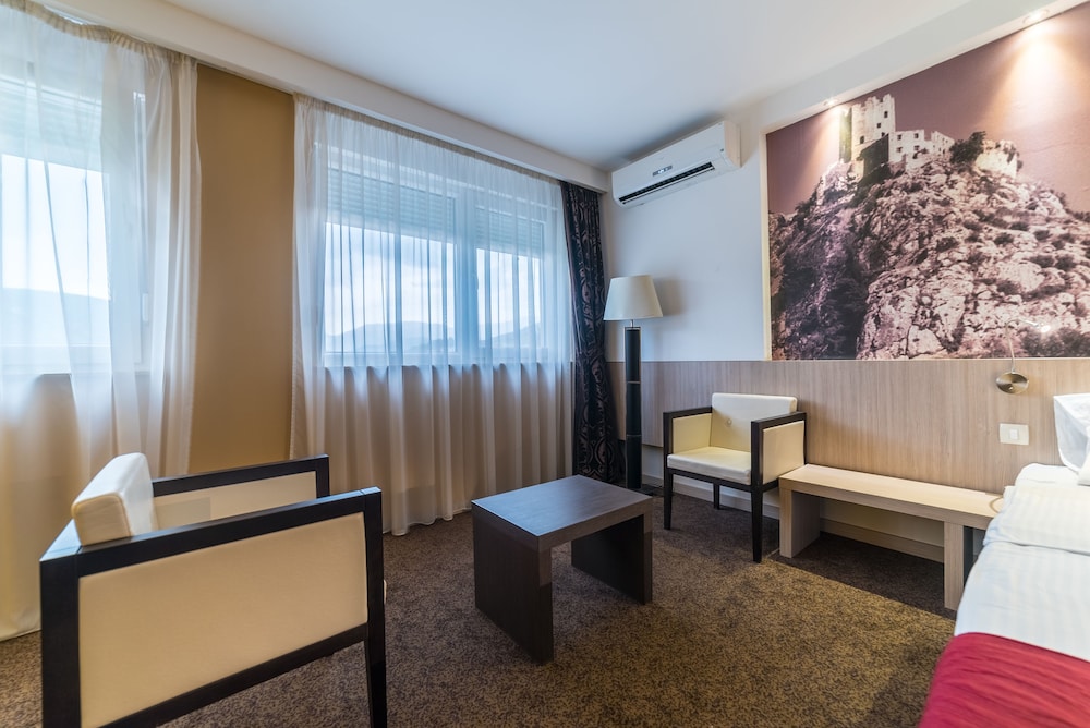 CITY HOTEL MOSTAR 40/69