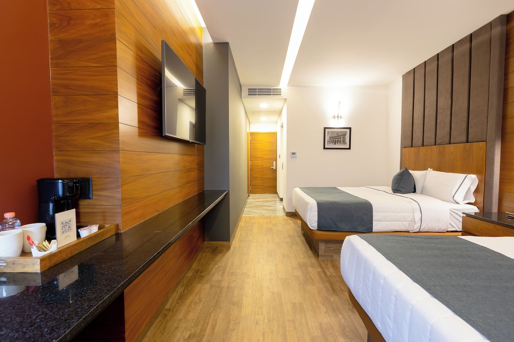 STANDARD, 2 QUEEN BEDS
