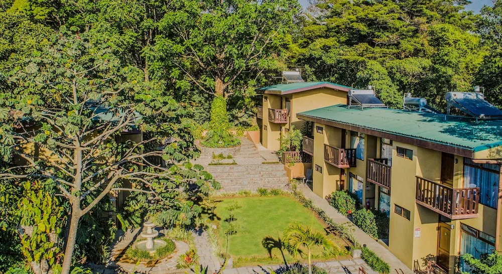 Monteverde Country Lodge 65/72