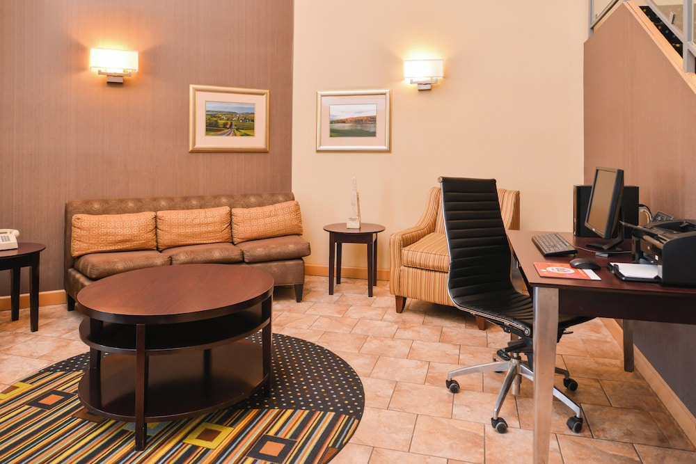 Holiday Inn Express Lewisburg/New Columbia 52/64