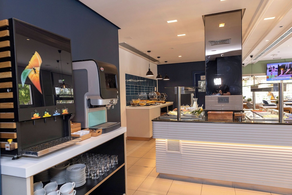 Travelodge Alicante Puerto 52/82