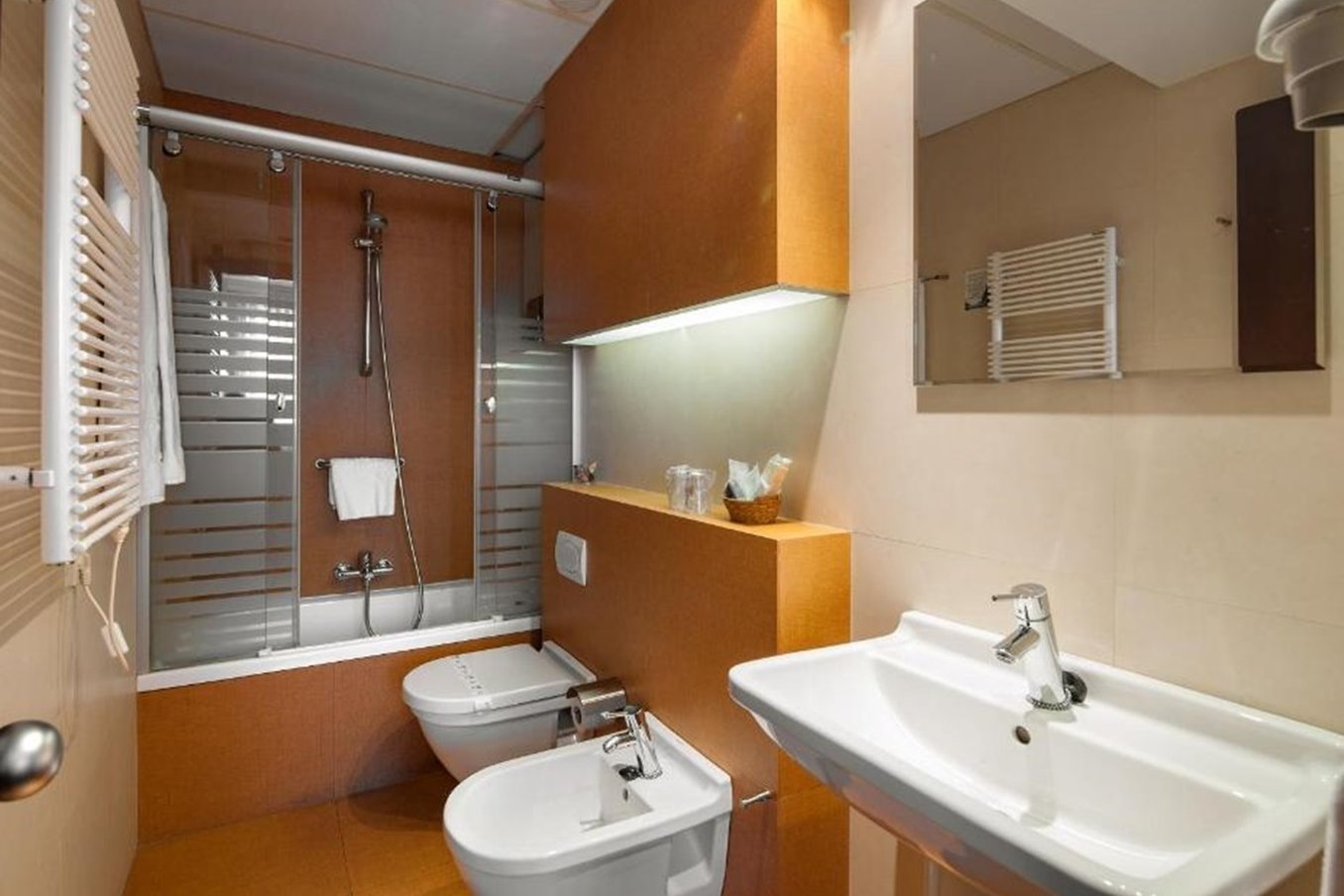Yoldi Hotel 44/45