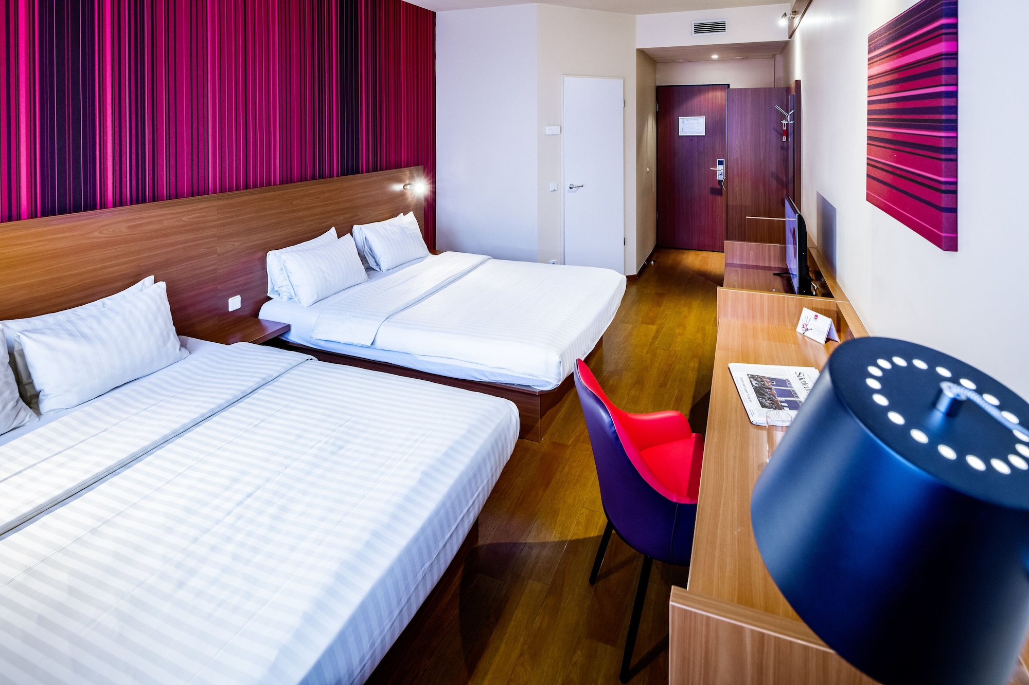 ROOM, TWIN BEDS