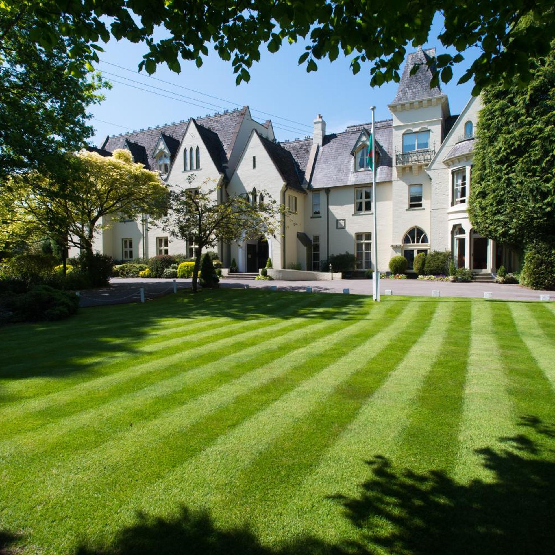 The Glen Yr Afon House Hotel 53/61