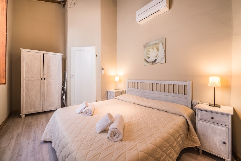 A Few Steps to The Duomo Enchanting 2BD Apt 5/19