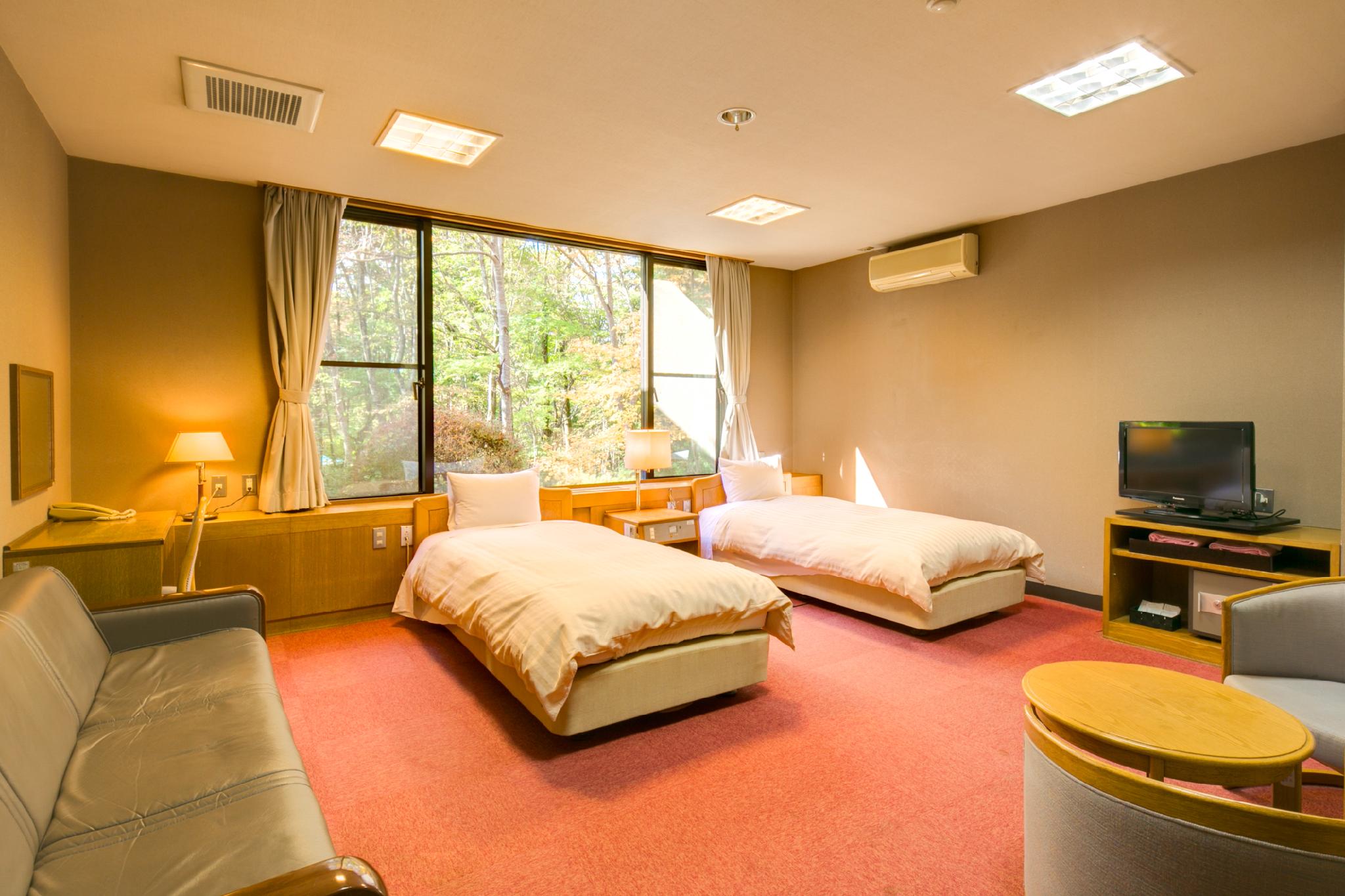 ROOM, TWIN BEDS
