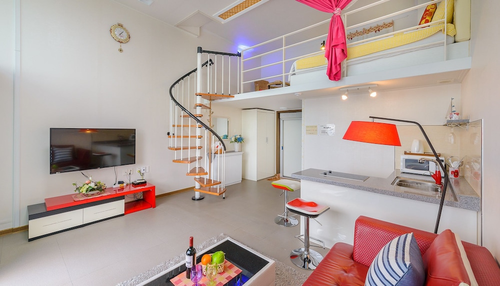 Tongyeong Honey Spa Pension 32/50