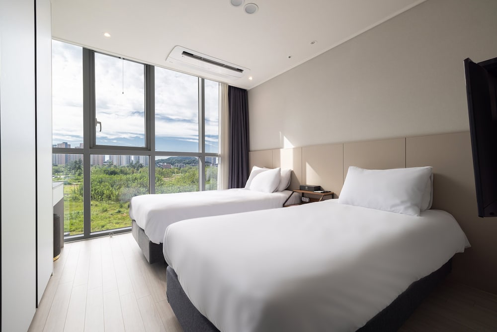 Ocean Park Nine Hotel 9/24