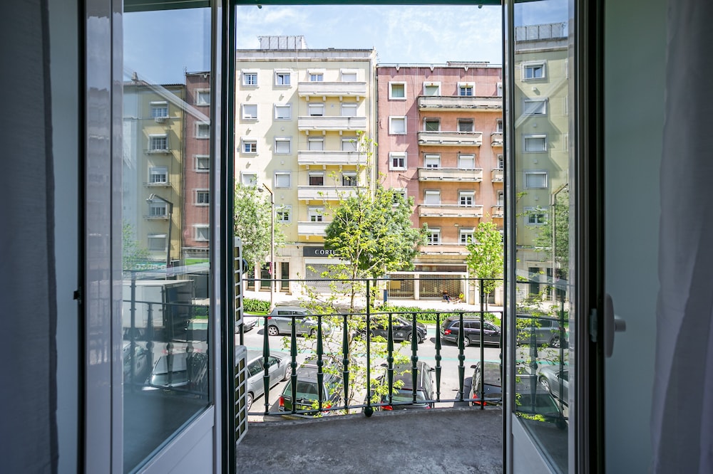 Home Out Rooms and Apartments 2/50