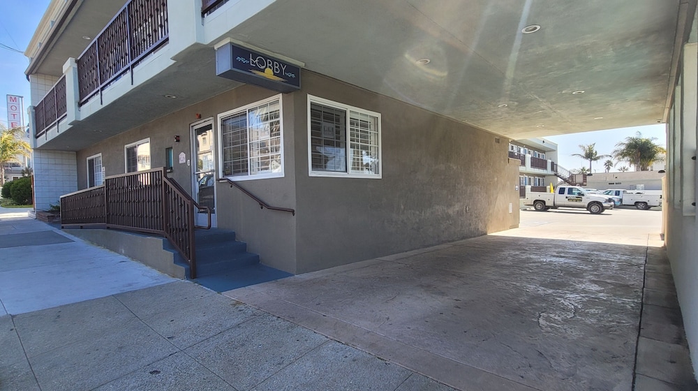 Beachwalker Inn and Suites 36/50