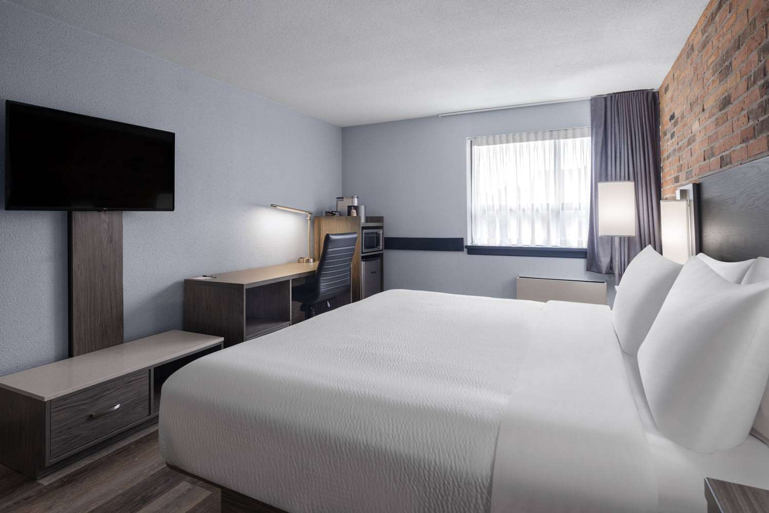 Travelodge by Wyndham Barrie on Bayfield 12/24