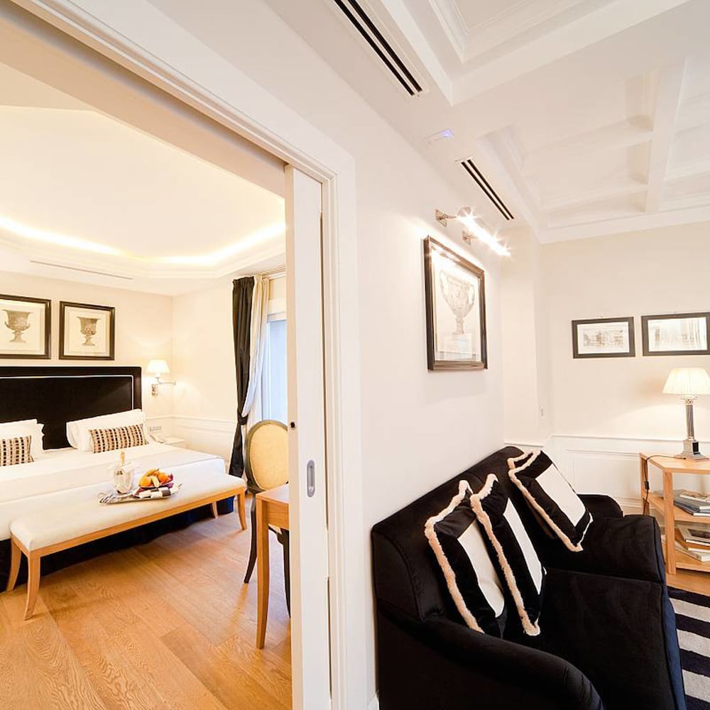 Trevi Palace Luxury Inn 12/54
