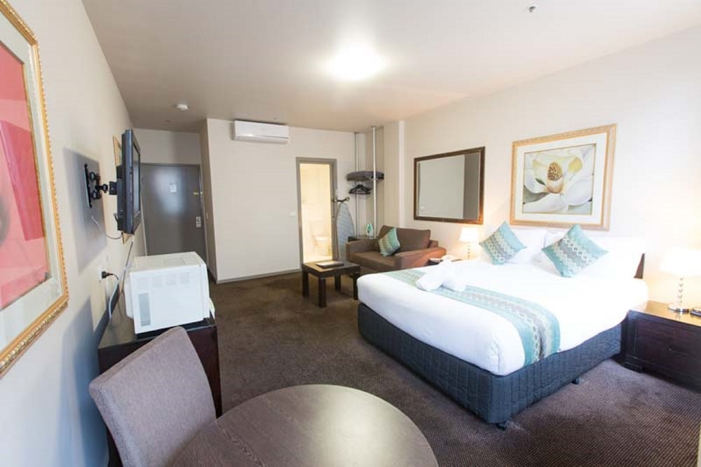 City Square Motel 12/43