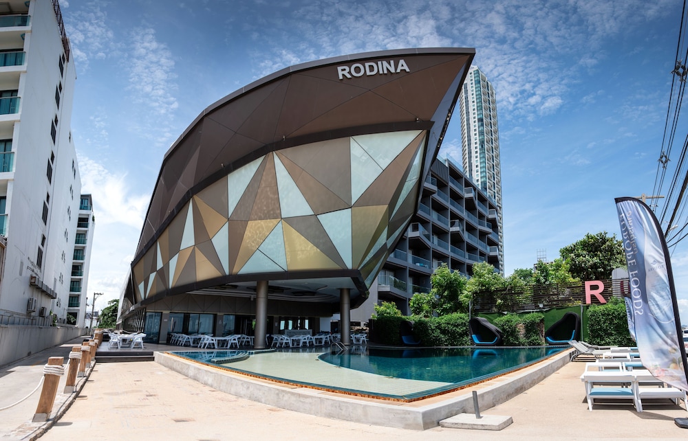 Rodina Beach Hotel 4/74