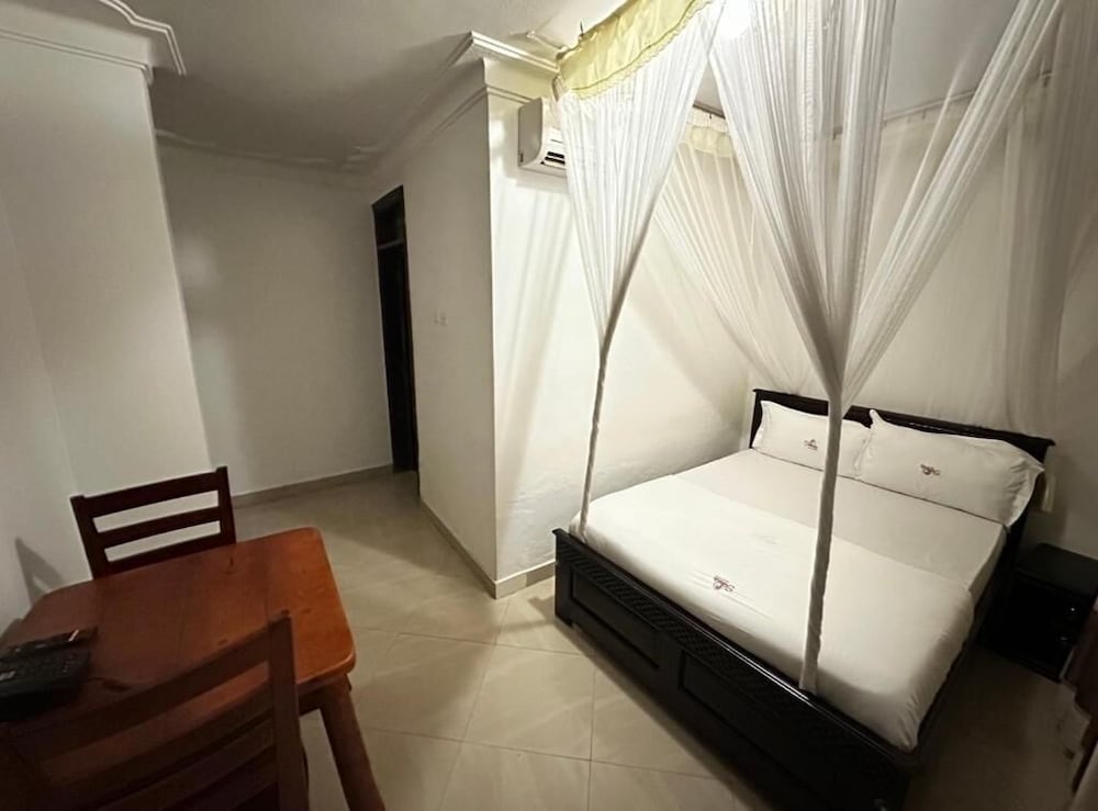 Sienna Beach Hotel Entebbe 20/50