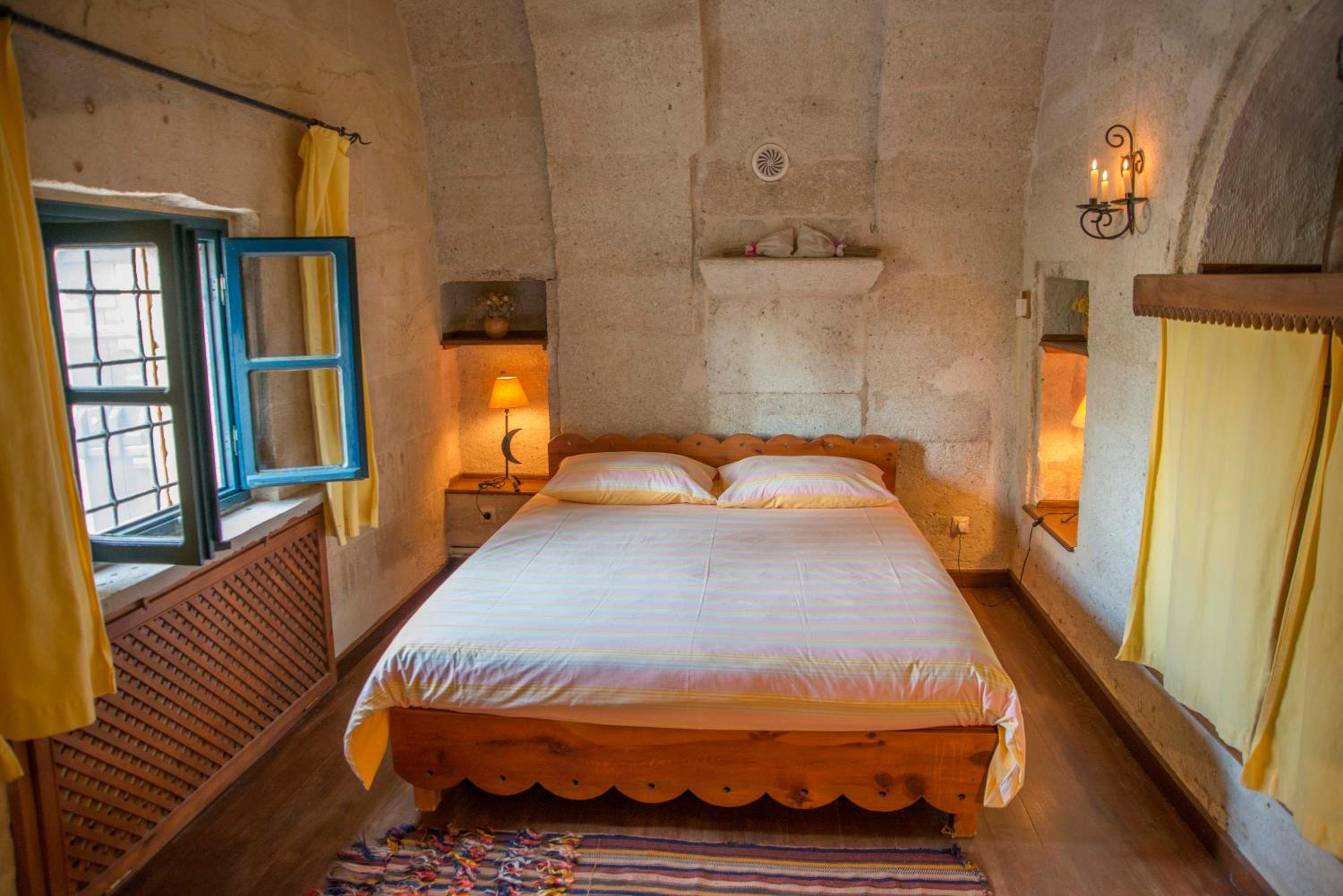 2 Bedrooms, House