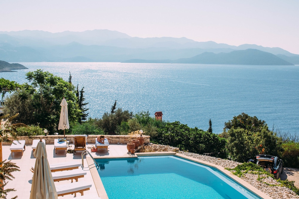 Lycia Hotel 3/65