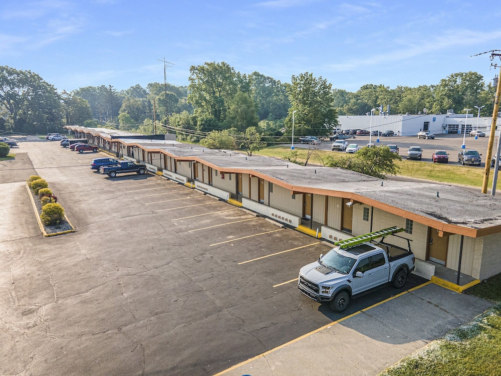 Great Lakes Inn and Suites 36/45
