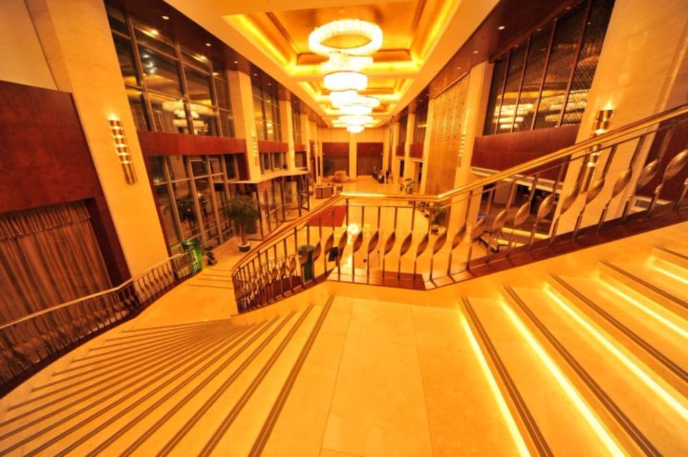 S N Hotel Dalian 4/25