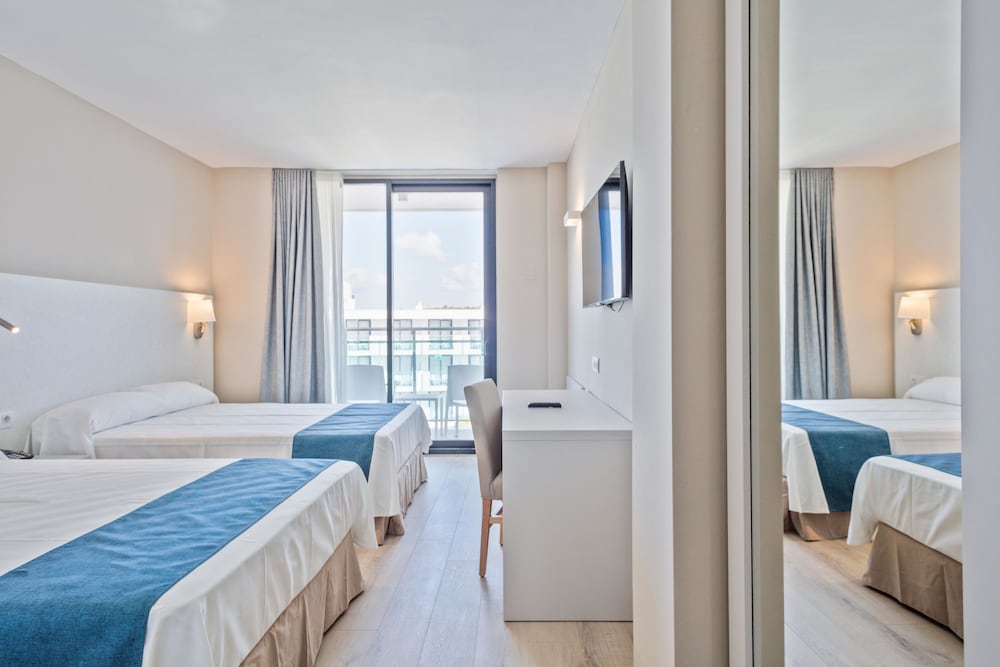 ROOM, 2 DOUBLE BEDS, POOL VIEW