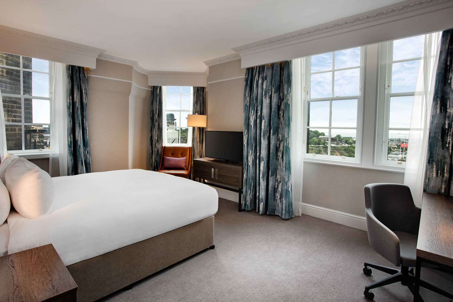 Hilton Edinburgh Carlton 7/26