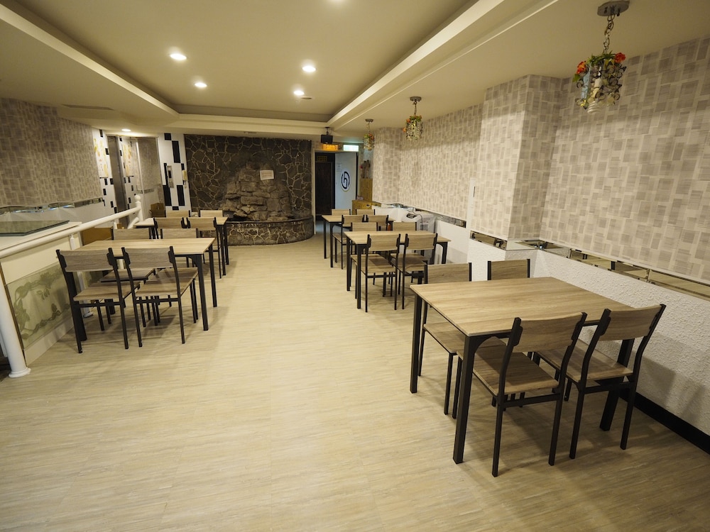 HeYue Hotel 51/55