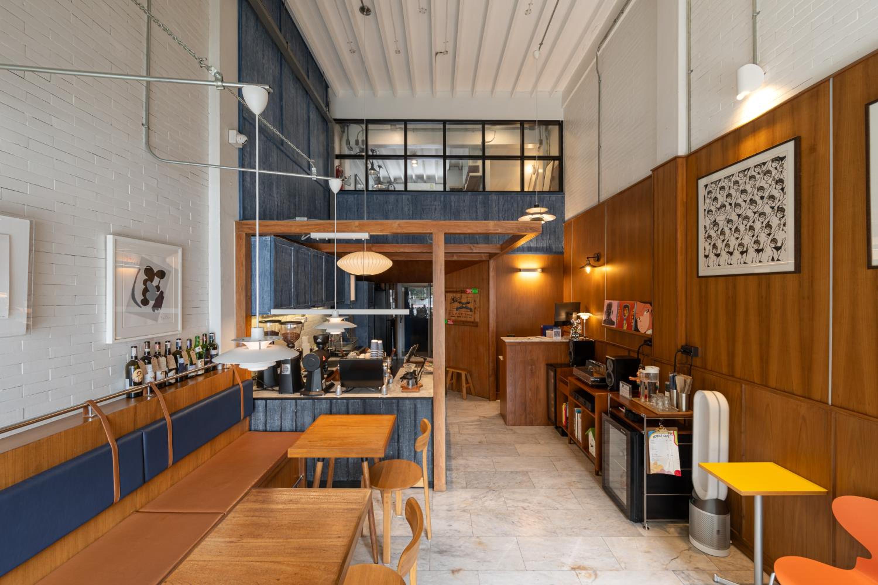 Bed Addict Hostel X Cafe 52/63