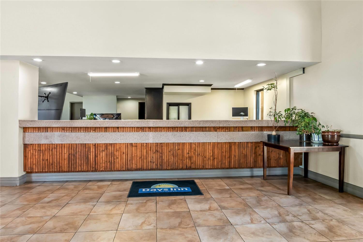 Days Inn by Wyndham Fontana / Rialto 7/34
