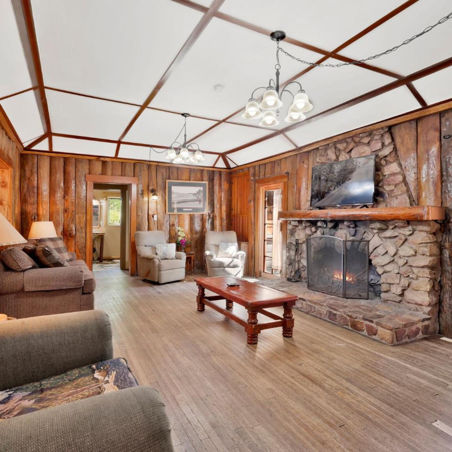 Lodge House - Family Cabin with Pool Table by Big Bear Vacations 9/28