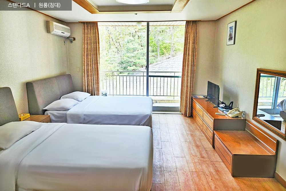 Standard, 1 Double and 1 Single Bed
