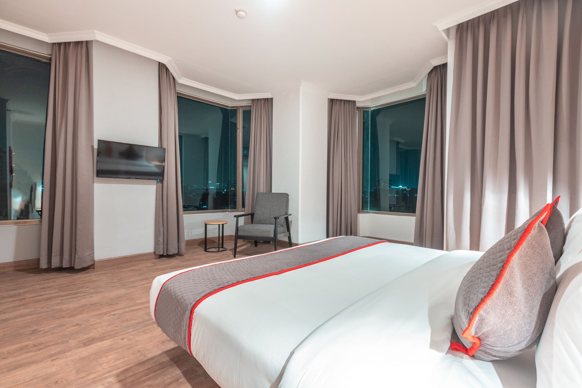غرفة ديلوكس بسرير مزدوج، OYO Townhouse 2 Hotel Gunung Sahari 4/7