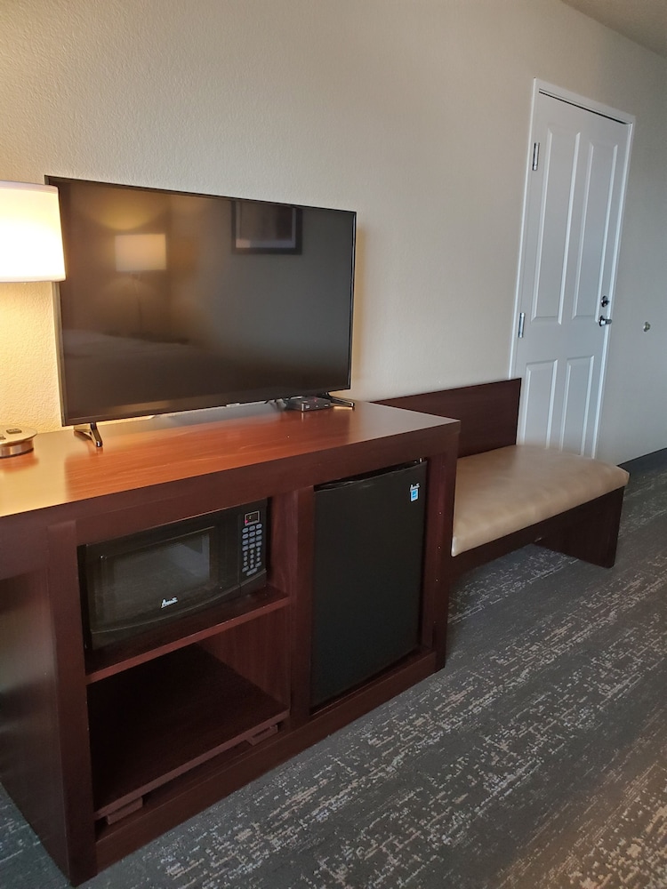 Cobblestone Suites Oshkosh 31/75