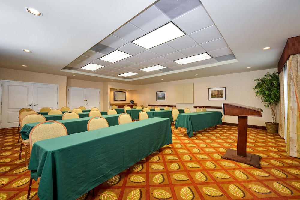 Comfort Inn and Suites Dover-Portsmouth 44/46
