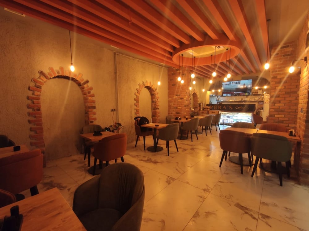 The Golden Pera's Hotel 37/50