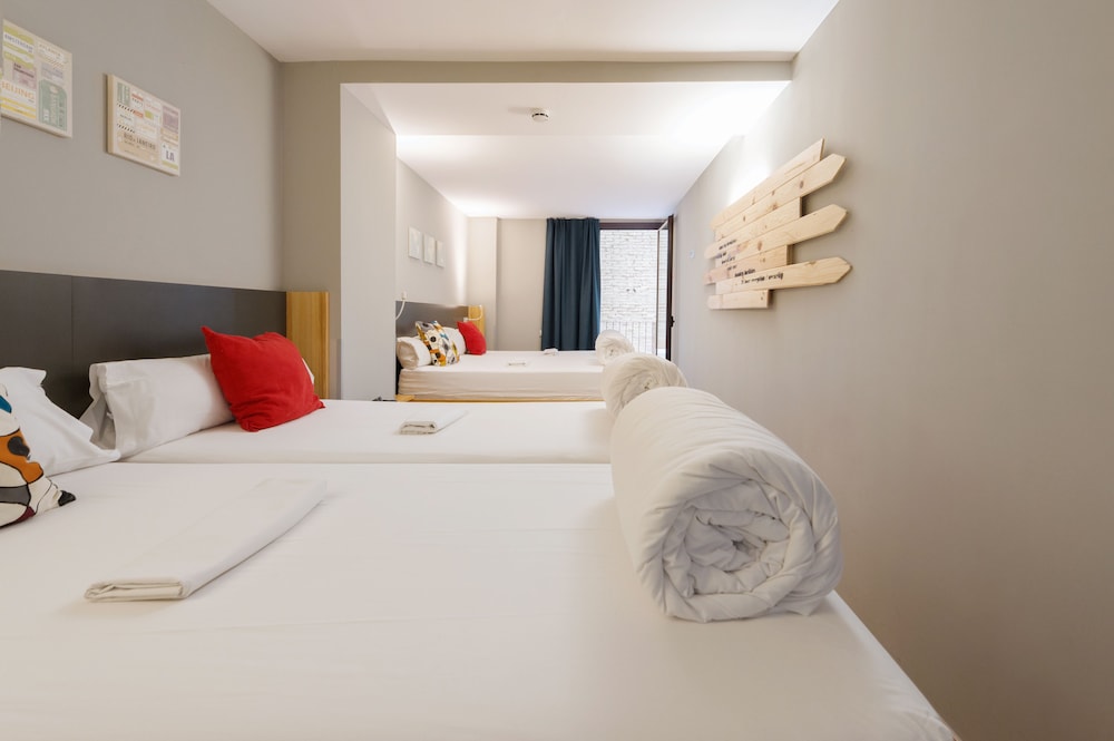 Yeah Barcelona Hostel 7/34