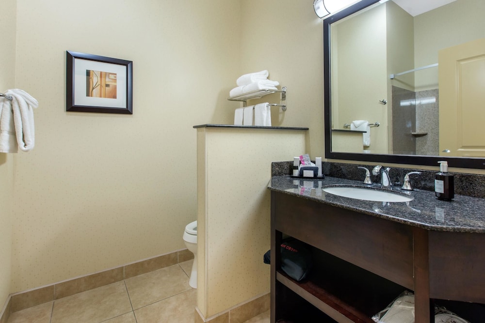 The Oaks Hotel And Suites 38/43