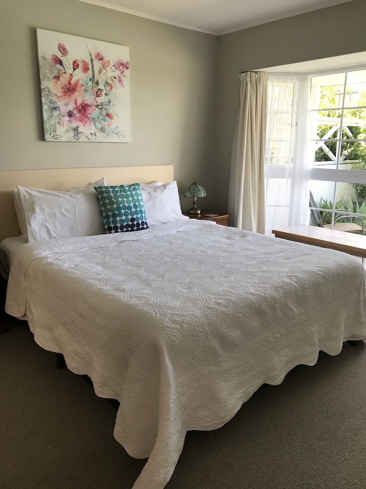 Ash Grove Boutique Motel 18/70