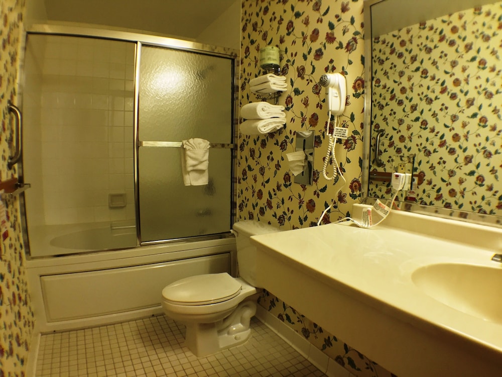 Super 8 By Wyndham Canandaigua 7/23
