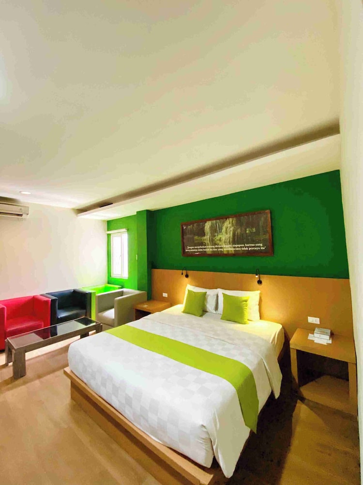 غرفة عائلية بسرير مزدوج وسرير فردي، Hotel Candi Indah - Akpol Semarang 5/10