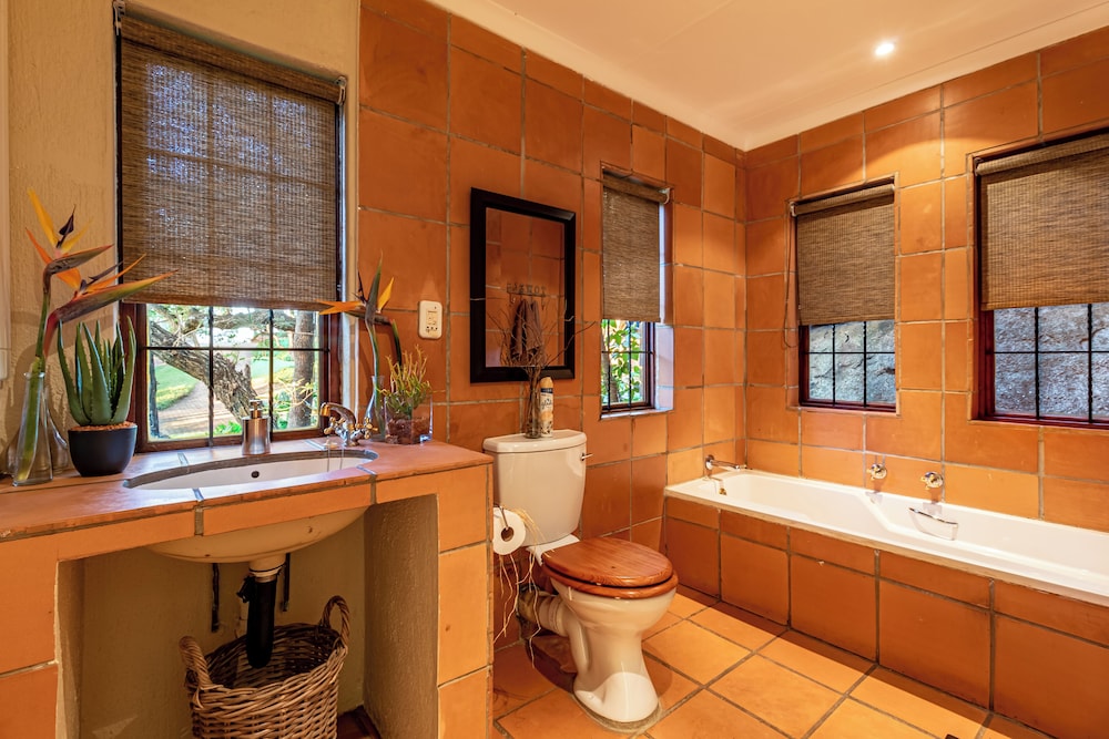 Ulwazi Rock Lodge 50/50