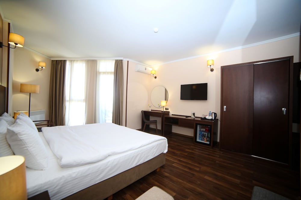 Corner Inn 14/50