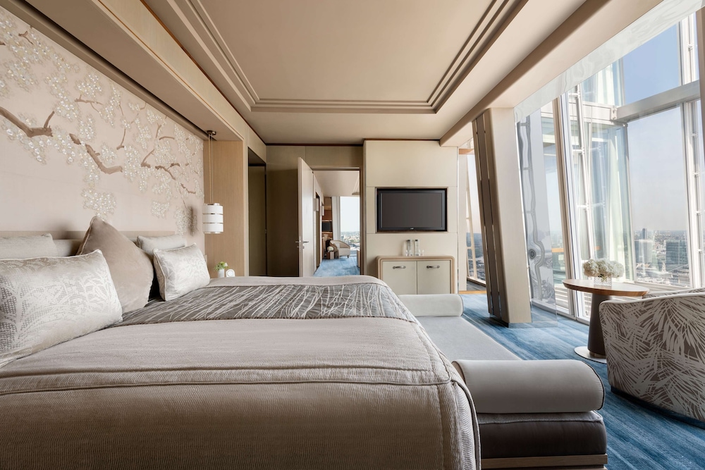 Shangri-La The Shard London 8/69