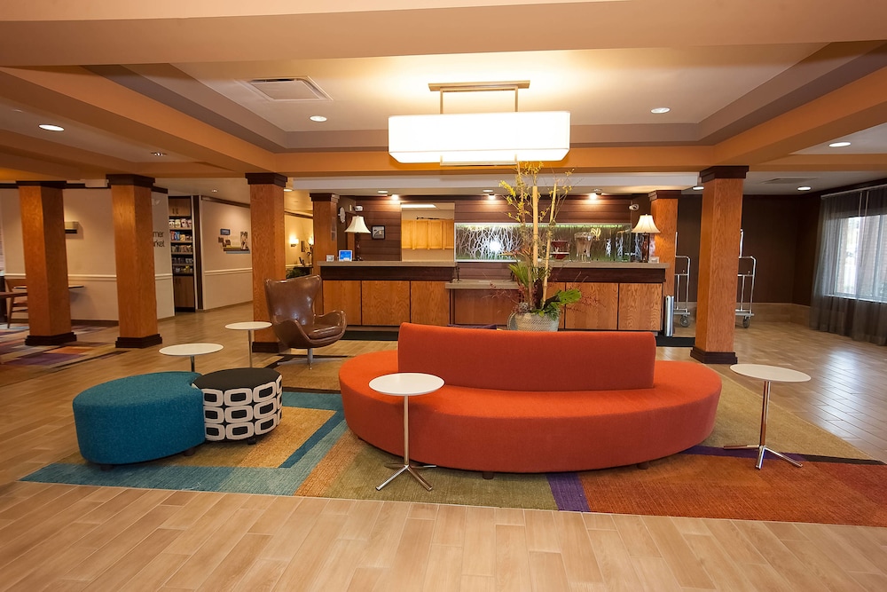 Comfort Inn and Suites Akron South 8/39