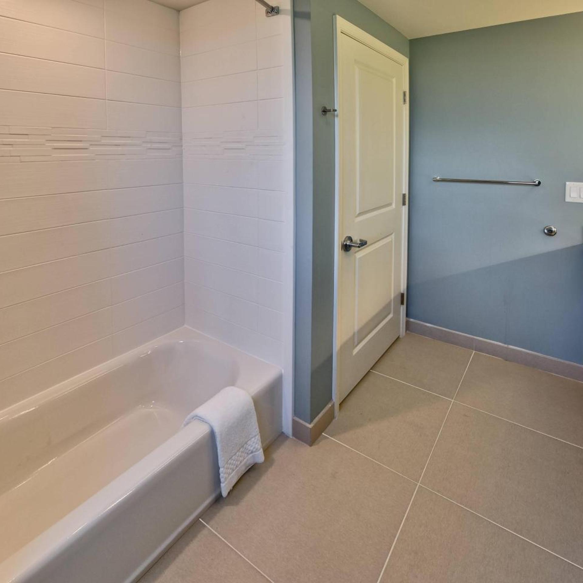 جناح استوديو بسرير كينج مع أريكة بحوض استحمام لذوي الإعاقة، Residence Inn Fort Lauderdale Pompano Beach Central 4/5
