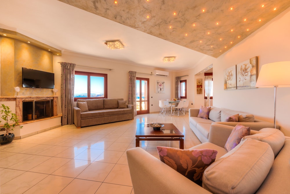 Akrotiri Apartments 20/50